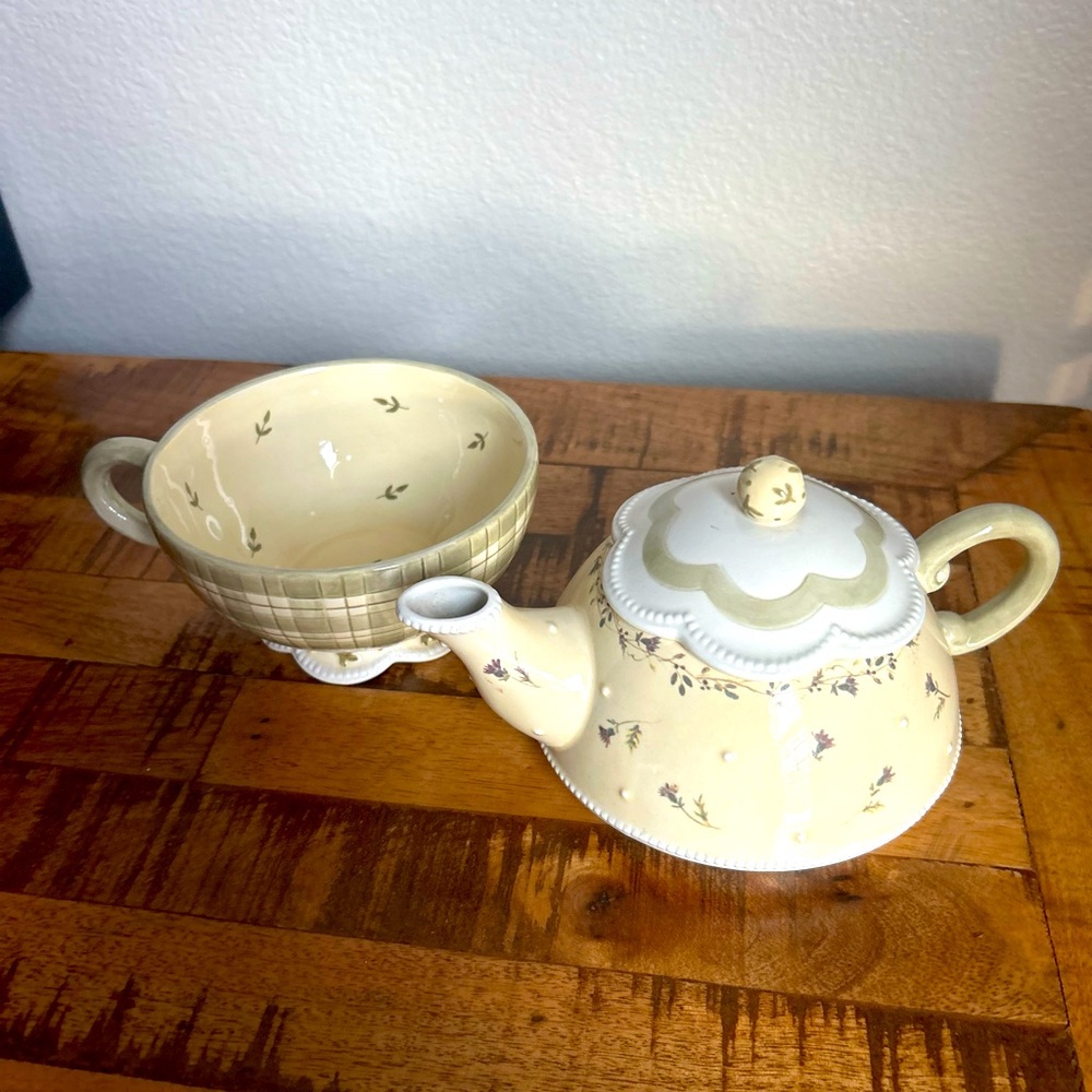 Devonshire Place Teapot Floral Design Porcelain Teaware Vintage Lovely 2 pieces